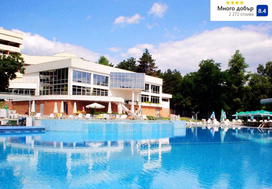 Междусрочна ваканция в Хисаря! 2 или 3 нощувки на човек със закуски + минерални басейни + релакс център в хотел Хисар****
