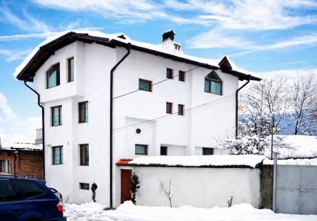 Почивка в Добринище: Нощувка на човек в къща за гости Байракови