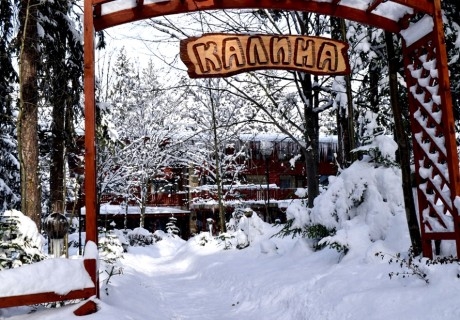 Почивка в Боровец: Нощувка на човек със закуска и възможност за обяд или вечеря, медицински преглед и 2 процедури на ден от хотел Калина