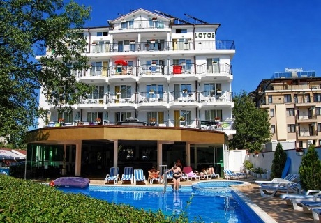 Ранни записвания за море 2026г в Китен: Нощувка на човек със закуска и вечеря от хотел Лотос, до плаж Атлиман