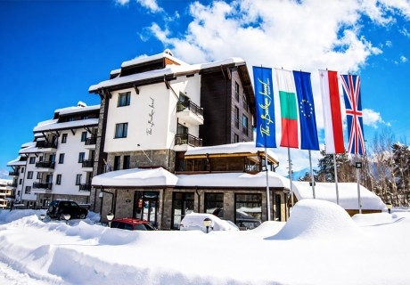 Почивка край Банско: Нощувка на човек със закуска + топъл вътрешен басейн и термална зона от Балканско Бижу апартхотел****