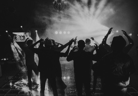 Купон по сръбски в Пирот ! Транспорт за един човек + вечеря в ресторант Gazela с жива музика и неограничена консумация на напитки