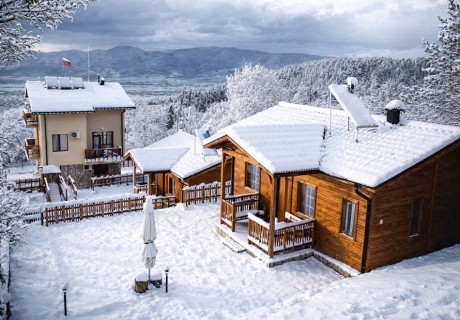 Почивка в Сапарева Баня: Нощувка със закуска за четири или шест възрастни + 2 деца от Миникомплекс Рилски тераси