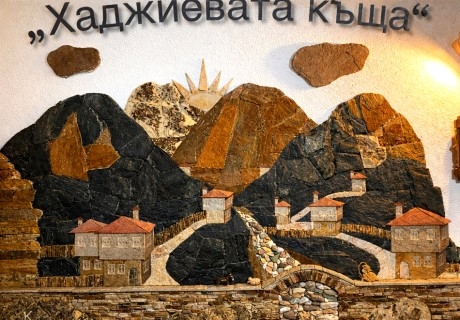 Почивка до Смолян: Нощувка в самостоятелна къща за 12 човека и ползване на механа и барбекю от Хаджиевата къща, село Лъка