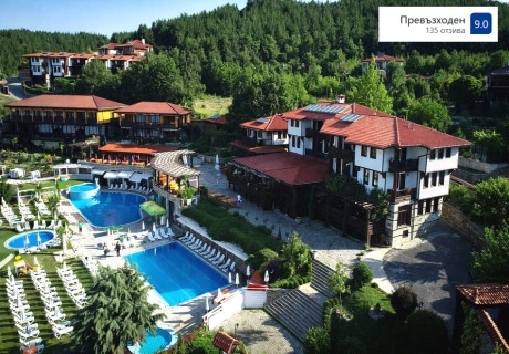 Почивка от юни край Кърждали: Нощувка на човек със закуска + 5 външни басейна и Уелнес зона от Комплекс Главатарски хан, с. Главатарци