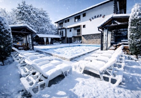 Почивка край Пловдив: Нощувка на човек със закуска и възможност за вечеря + релакс зона от Семеен хотел Бунара, с. Брестник