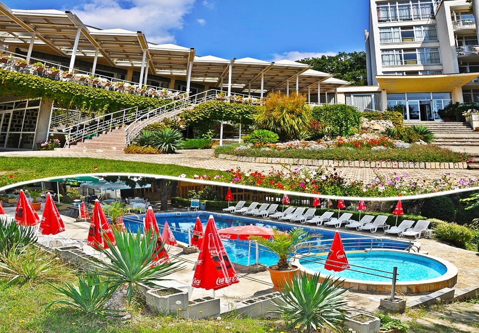 Релакс до края на май край Варна в к.к. Константин и Елена: Нощувка на човек със закуска + паркинг в хотел Нептун