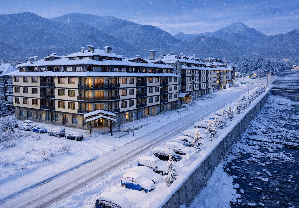 Почивка в Банско: Нощувка на човек със закуска или закуска и вечеря + топъл басейн и термална зона от Вихрен Роял Палас ****