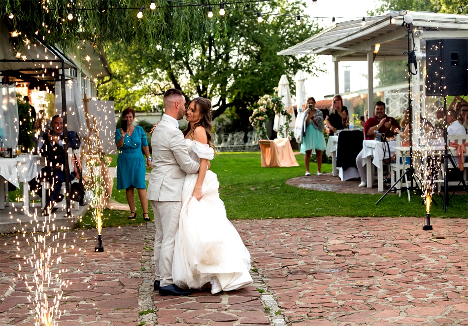 Професионални - Фотоуслуги по повод сватба или подписване от Фотостудио Перспектива, София