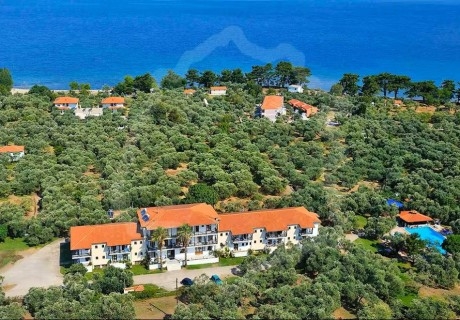 Почивка на метри от плажа на о. Тасос, Гърция: Автобусен транспорт + 5 нощувки на човек със закуски и вечери