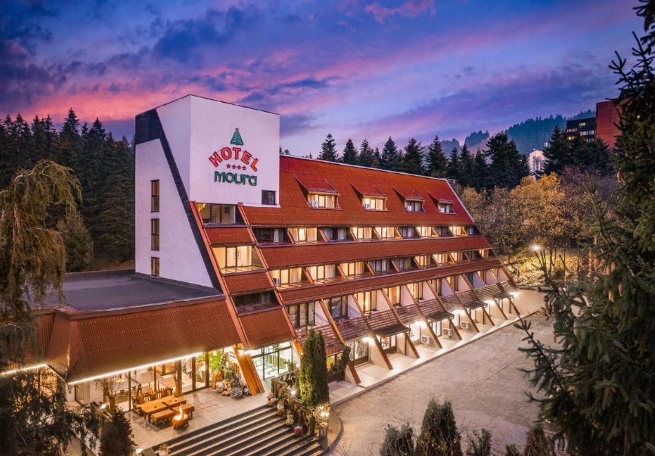 На ски в Боровец: Нощувка на човек със закуска в хотел Мура. Дете до 12г. - БЕЗПЛАТНО!