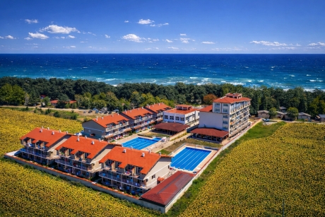 Летен релакс в Шкорпиловци: Нощувка с възможност за закуска и вечеря, от МДЛ Морски дюни