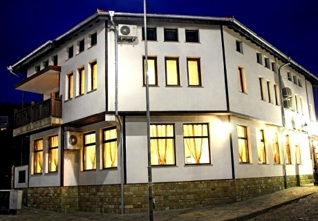 Почивка в Дряново: Нощувка на човек със закуска от стаи за гости Антик**