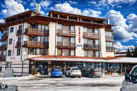 1-10 април в Банско: Нощувка на човек със закуска плюс възможност за вечеря в хотел Елегант Лукс