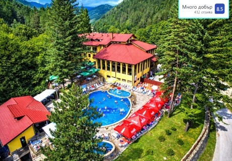 Нощувка за ДВАМА със закуска, вечеря и възможност за обяд + външен басейн с минерална вода и релакс зона от хотел Балкан, с. Чифлик