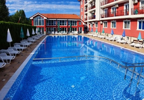 Почивка в Балнеохотел Тинтява, Вършец: Нощувка на човек със закуска, вечеря и възможност за обяд + вътрешен минерален басейн и релакс зона