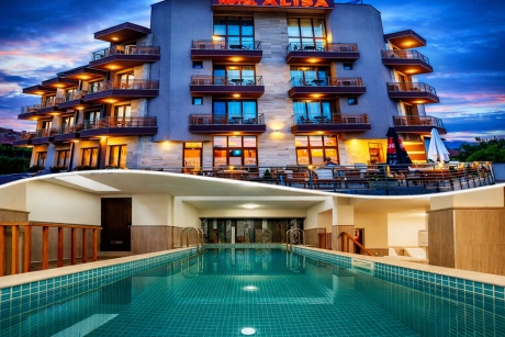 Релакс в Павел баня: 2 или 3 нощувки на човек със закуски + басейн и релакс зона в хотел Алиса