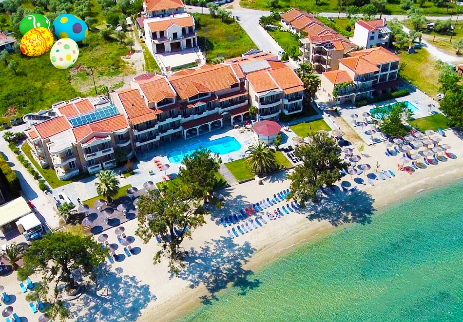 Великден на остров Тасос, Гърция: 3 нощувки на човек със закуски, 2 вечери и празничен обяд с традиционна гръцка програма + басейн в хотел Rachoni Bay 3* от ТА Йонека Турс. С възможност за транспорт от София или Варна!