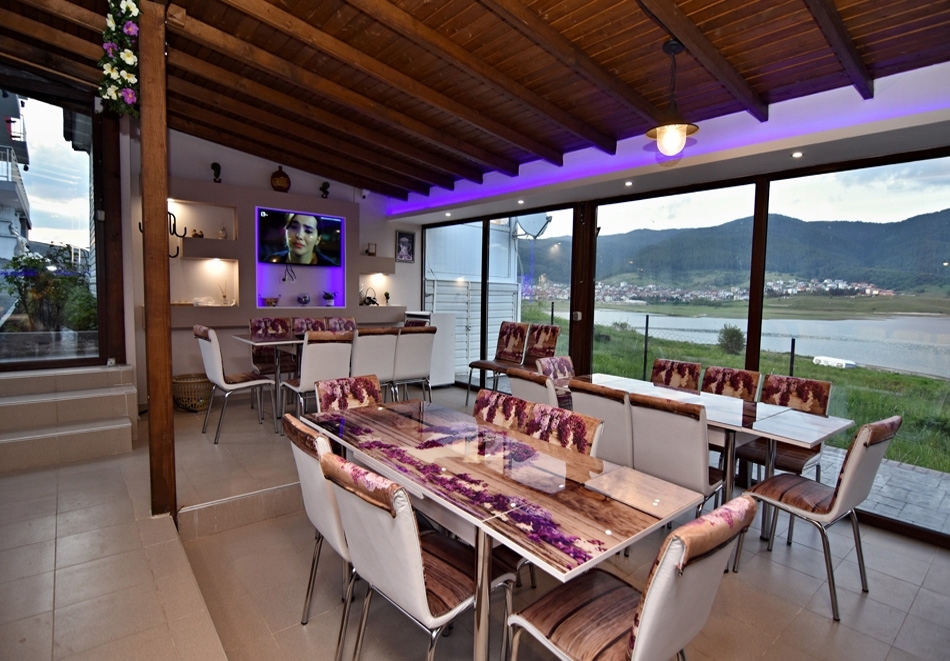 Почивка в Сърница: Нощувка за 4-ма възрастни с до 4 деца в самостоятелна вила от Къща за гости Райската вода