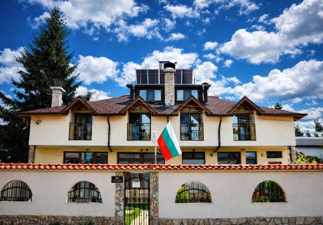 Почивка край Боровец: Наем на самостоятелна къща с капацитет 19 човека и ползване на голяма парти зала от къща за гости Елизабет, Самоков