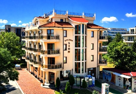 Почивка в Приморско: Нощувка на човек от Семеен хотел Голдън Лион