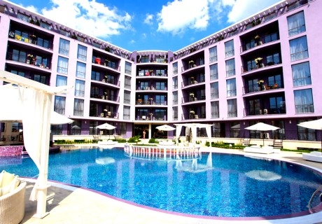 Почивка в Слънчев бряг: Нощувка на човек със закуска и вечеря и възможност за обяд + басейн от Комплекс Рейнбоу 3