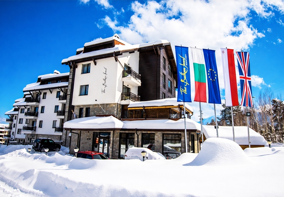 Почивка край Банско: Нощувка на човек със закуска + топъл вътрешен басейн и термална зона от Балканско Бижу апартхотел****