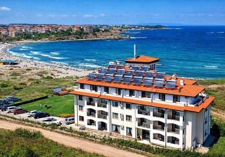 На ПЪРВА линия в Царево: Нощувка на човек на база All inclusive Light + басейн от хотел Томас Резиденс