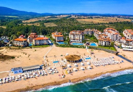 Семейна почивка на ПЪРВА линия, плаж Оазис Бийч, Лозенец: Нощувка в апартамент за двама с две деца, трима или трима с едно дете на база All Inclusive + басейн от Хотел Оазис дел Маре****