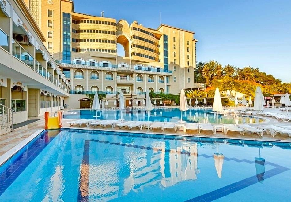 На първа линия в Сиде, Турция: 7 Аll Inclusive нощувки на човек в SULTAN OF SIDE HOTEL 5* + автобусен транспорт. Дете до 11.99 безплатно