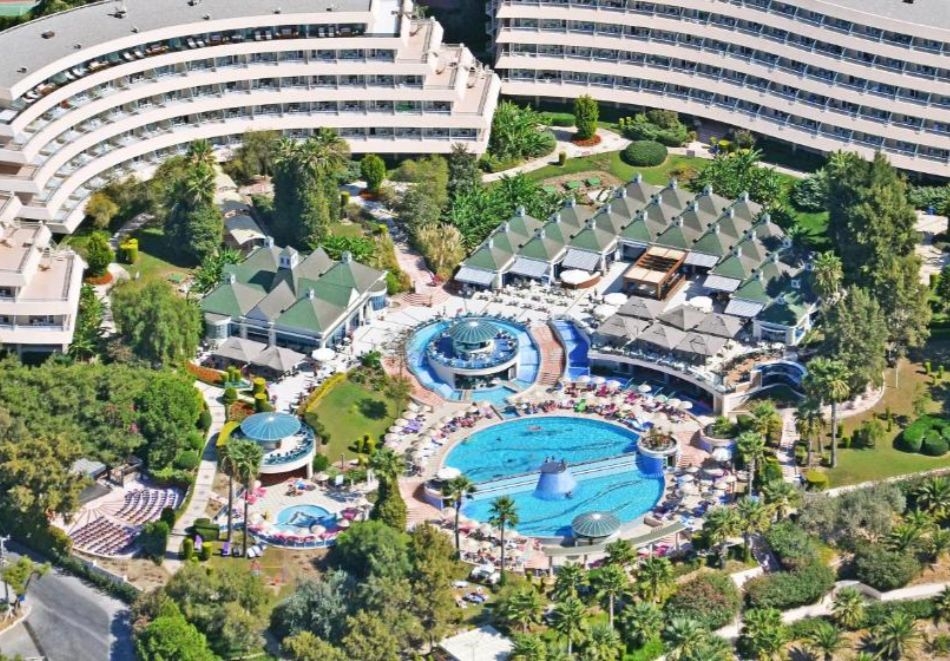 На първа линия в Кушадасъ, Турция: Транспорт + 7 нощувки на човек на база Ultra All inclusive + басейни в хотел Grand Blue Sky 4*. Дете до 11.99 безплатно!