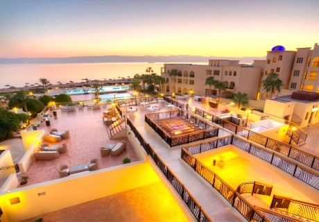 На първа линия в Акаба, Йордания: Полет от София + 7 нощувки на човек със закуски в Grand Tala Bay Resort Premium 5*. Възможност за посещение на град Петра и сафари в пустинята Уади Рум