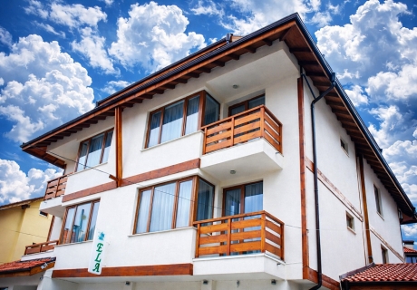 Нощувка за двама + сауна, парна баня и джакузи в къща за гости Ела, Банско