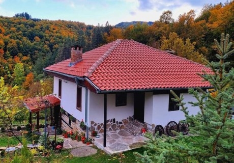 Почивка, край Трявна: Нощувка за 10 човека, настанени в самостоятелна къща от Къща за гости Ножери