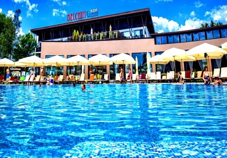 НЕДЕЛЕН СПА релакс в Белчин Баня: Нощувка на човек със закуска и вечеря + закрит минерален басейн и СПА зона от хотел Белчин Гардън****