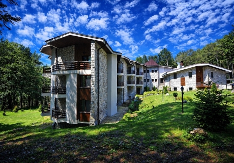 Почивка край връх Бузлуджа: Нощувка за двама със закуска + джакузи, сауна и парна баня в хотел Еделвайс