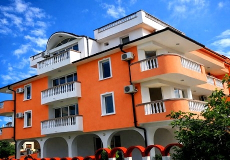 Семейна почивка в Китен: Нощувка за 5 или 6 човека в апартамент с климатик + външен басейн от стаи за гости Ния