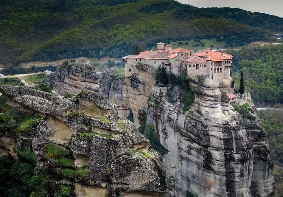 Екскурзия до Метеора и Солун, Гърция: Транспорт от София или Плевен + 2 нощувки на човек със закуски на Олимпийска ривиера