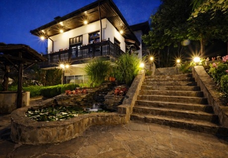 Почивка до Габрово: 2+ нощувки на човек със закуски и вечери от Семеен хотел Фенерите