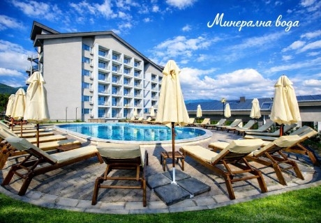 Релакс в Кюстендил: 2 или 4 нощувки на човек със закуски и вечери + 2 лечебни процедури + външен МИНЕРАЛЕН басейн и релакс зона в Парк Хотел Кюстендил