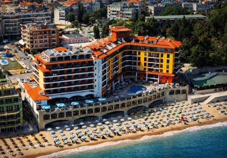 Море 2026г. на първа линия в Несебър: Нощувка на човек със закуска + басейн в хотел Мираж***