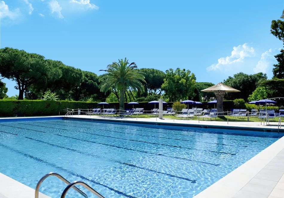 Ранни записвания на метри от плажа в Кампания, Италия: Полет от София + 7 нощувки на човек със закуски и вечери в хотел La Serra Italy Village Beach Resort 4* + басейн, чадър и шезлонг на плажа