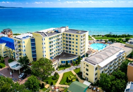 Почивка в Приморско: Нощувка на човек на база All Inclusive + безплатен вход за Аквапланет Приморско от хотел Семеен хотел Перла Бийч****. Дете до 11.99г - БЕЗПЛАТНО!