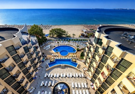 Почивка през май в Слънчев бряг! Нощувка на човек в помещение с гледка море на база All inclusive + басейн от хотел Зенит