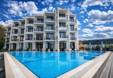 Почивка в Балчик: Нощувка за двама със закуска + масаж + релакс зона от Комплекс Самара