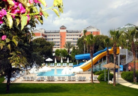 На първа линия в Алания, Турция: Автобусен транспорт + 7 Ultra All Inclusive нощувки на човек в INSULA RESORT 5*. Дeте до 11.99г. - БЕЗПЛАТНО
