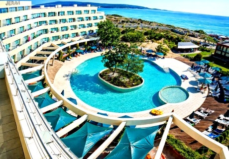 Почивка в Приморско: Нощувка на човек на база All Inclusive + външен басейн, паркинг и чадър и 2 шезлонга на северния плаж от хотел Жерави Александрия клуб****. Дете до 11.99г - БЕЗПЛАТНО!