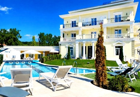 Почивка в Огняново: Нощувка на човек със закуска и вечеря + вътрешен басейн с минерална вода и релакс зона от хотел Алексион Палас