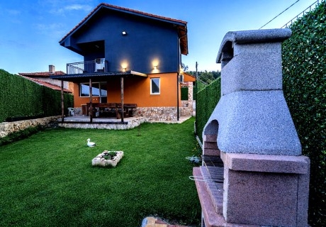 Почивка в Хисаря: Нощувка за двама или наем на цяла къща за девет човека от къща за гости Катлея