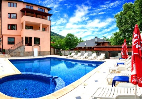 Почивка в Сандански: 3, 4 или 5 нощувки на човек със закуски, обеди и вечери + минерален басейн и релакс зона от Семеен хотел Прим